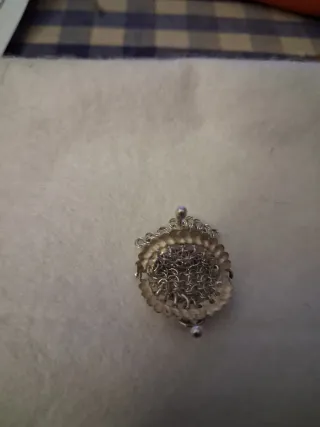 Colgante monedero plateado