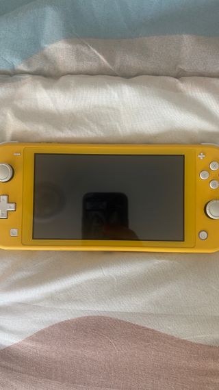 Nintendo Switch LITE Amarillo