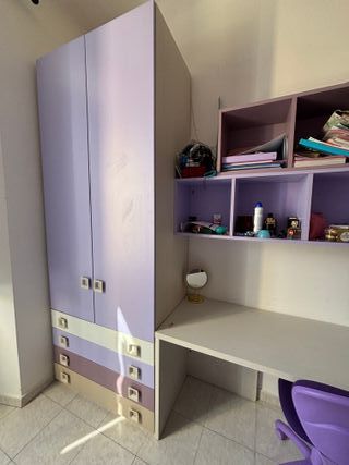 Letto a castello e scrivania con libreria