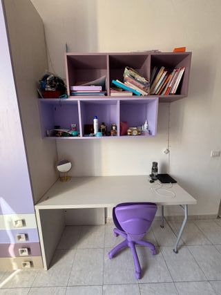 Letto a castello e scrivania con libreria