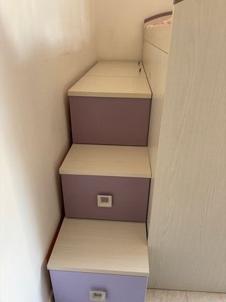 Letto a castello e scrivania con libreria