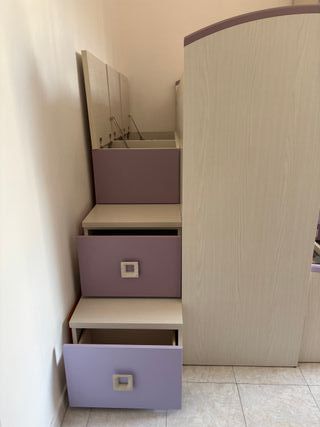 Letto a castello e scrivania con libreria