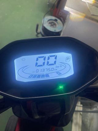 Moto Cecotec Skull Negra y Roja