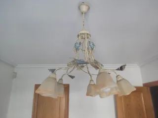 Lámpara colgante brazos tulipas tulipanes beige