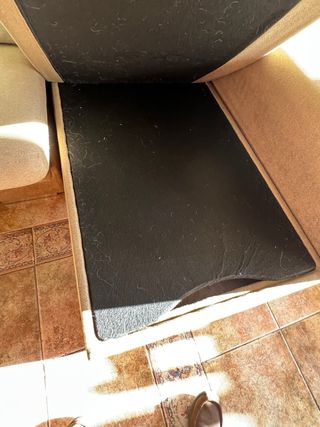 Sofá chaise longue beige/marrón con arcon y puffs