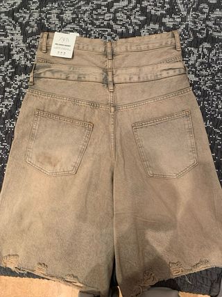 Bermuda desgastada beige/marrón Talla M