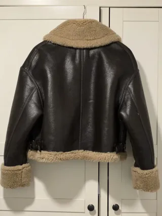 Chaqueta Zara efecto piel forrada S