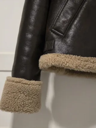 Chaqueta Zara efecto piel forrada S