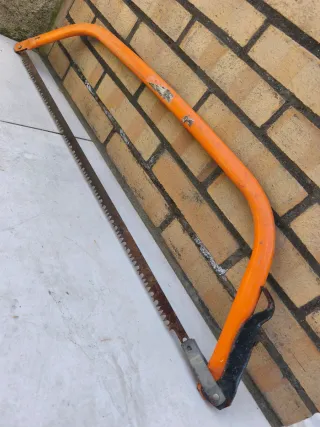 Sierra de arco naranja