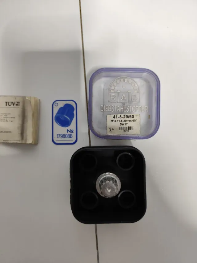 Tornillo antirrobo rueda M14X1.5 SW17