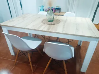 Mesa extensible comedor y 4 sillas