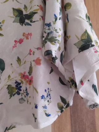 Blusa floral blanca