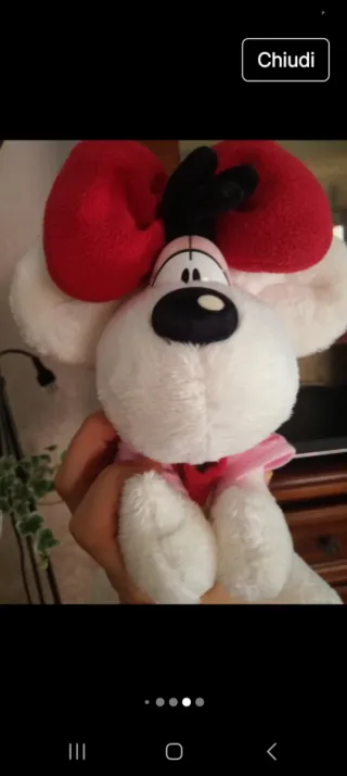 Peluche con fiocco rosso
