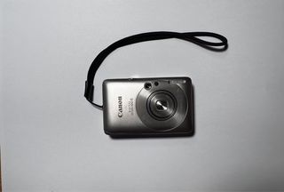 Canon IXUS 100 IS - 12.1MP Zoom 3x - HD 720p
