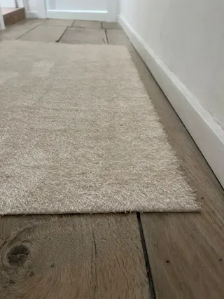 Alfombra beige de tela