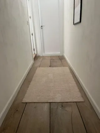 Alfombra beige de tela