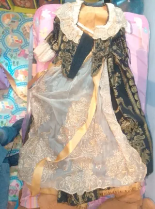 Trajes de Fallera Negro y Dorado 200€ cada uno