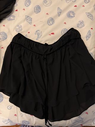 Falda corta Zara negra