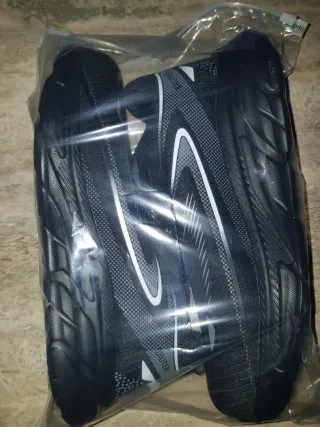 Scarpe antinfortunistiche nere e grigie