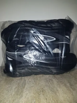 Scarpe antinfortunistiche nere e grigie