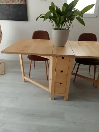 Mesa plegable de madera con cajones. Modelo Norden
