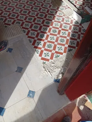 Baldosas hidráulicas y cemento