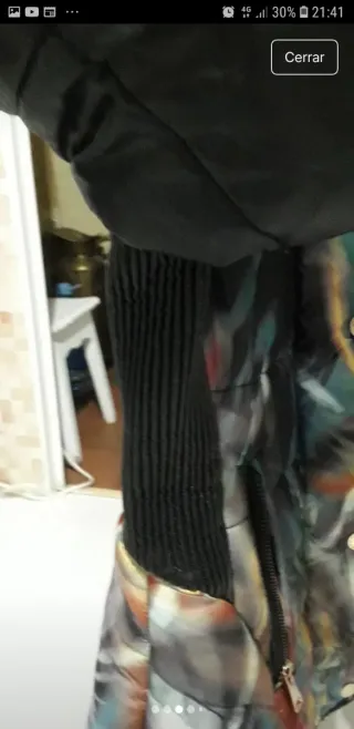 Plumas negra y multicolor