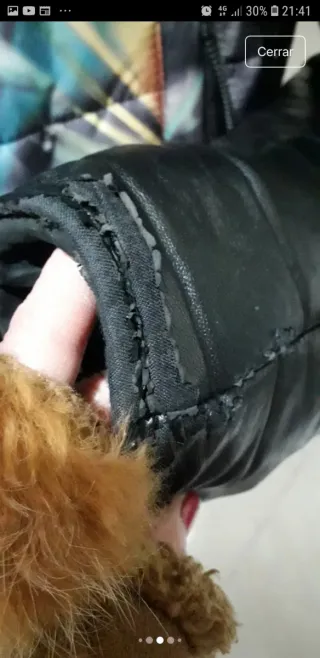 Plumas negra y multicolor