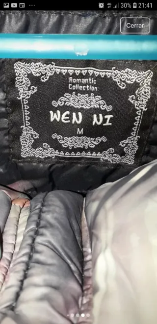 Plumas negra y multicolor