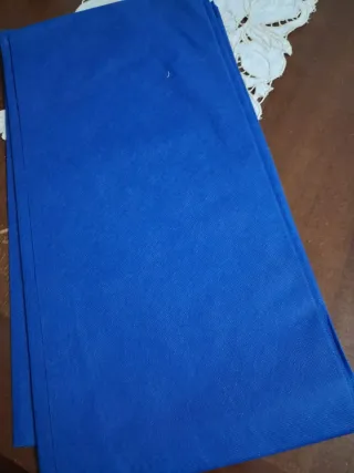 10 Tovaglie TNT Azzurre 150x150 cm