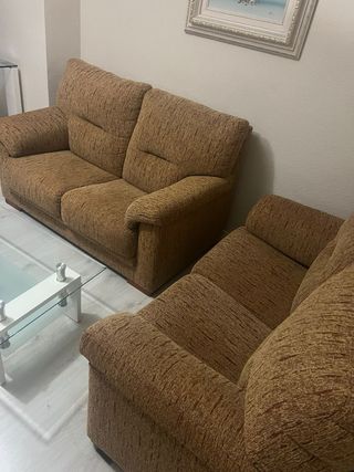 Sofá de tela marrón