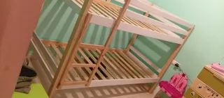 Litera blanca y madera