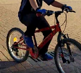 Bicicleta niño BTWIn roja 6-8 años