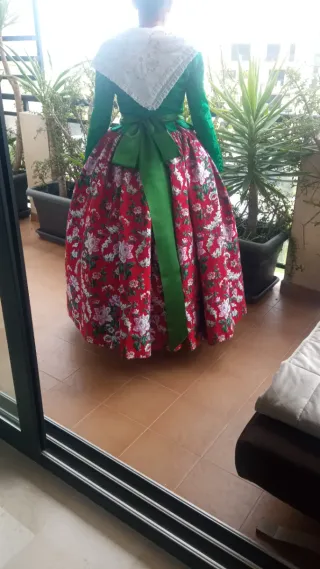 Falda y botines a estrenar