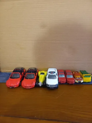 Lote 8 Carrinhos Coleção. Todos  5€