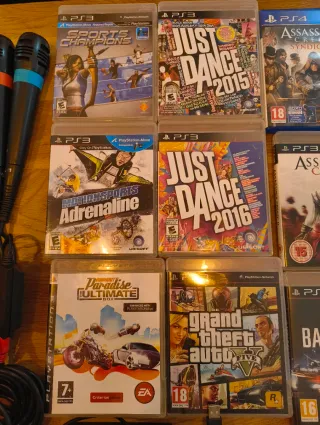 PS3 Slim, 4 mandos, 16 juegos, 2 micrófonos y mas