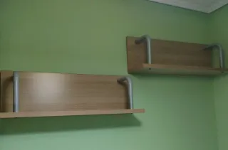 Scaffali in legno e metallo