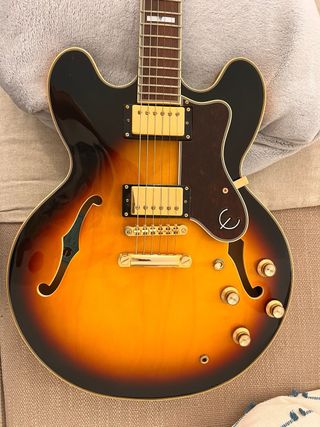 Epiphone Sheraton II Pro + Amplificador Spark