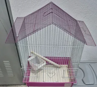 Jaula para pájaros rosa y blanca