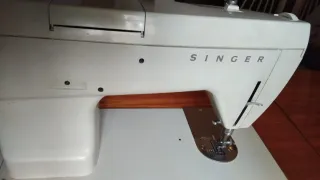 Máquina de coser madera años 70