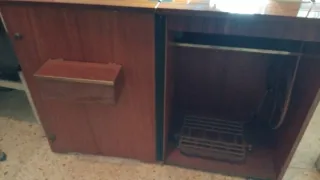 Máquina de coser madera años 70