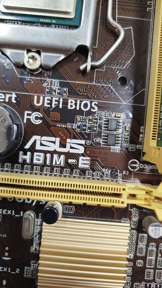 Motherboard ASUS H81M-E + CPU + 2GB + GPU