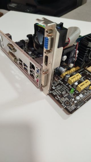 Motherboard ASUS H81M-E + CPU + 2GB + GPU