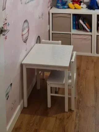 Mesa y 2 Sillas Infantiles Blancas