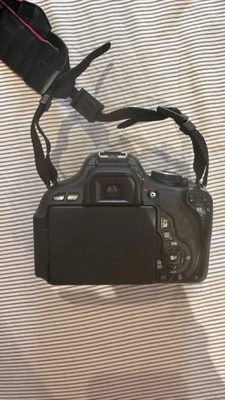 Cámara Canon T3i + Objetivo 18-55mm