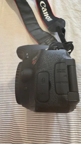 Cámara Canon T3i + Objetivo 18-55mm