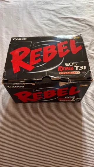 Cámara Canon T3i + Objetivo 18-55mm