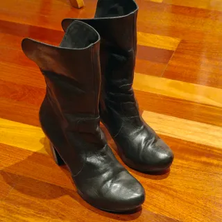 Botines de piel negro