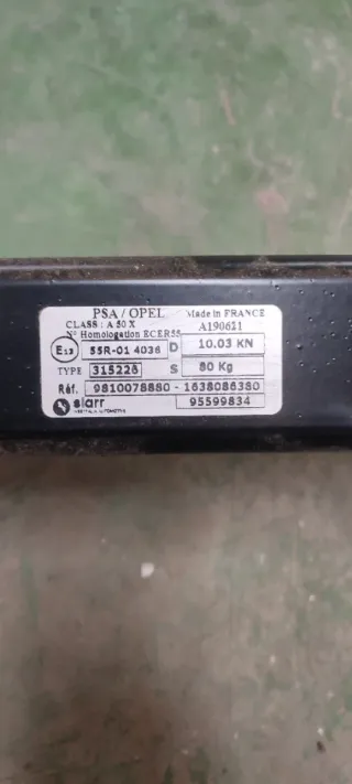 Barra para gancho de remolque de Peugeot 3008.