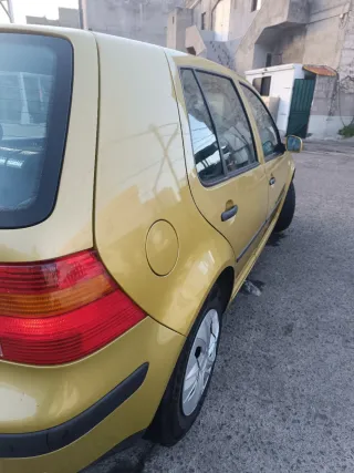 Volkswagen Golf 2000